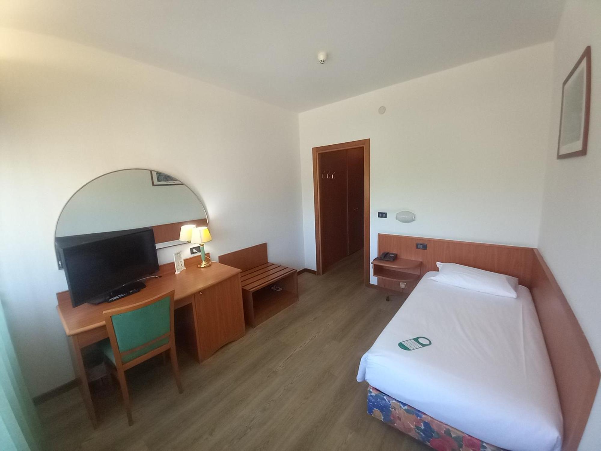 Hotel Cristallo Udine Exterior photo
